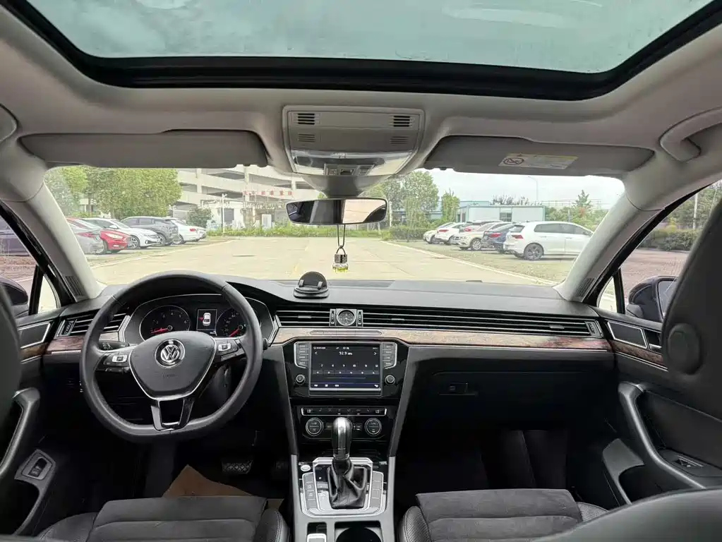 VOLKSWAGEN MAGOTAN 2016