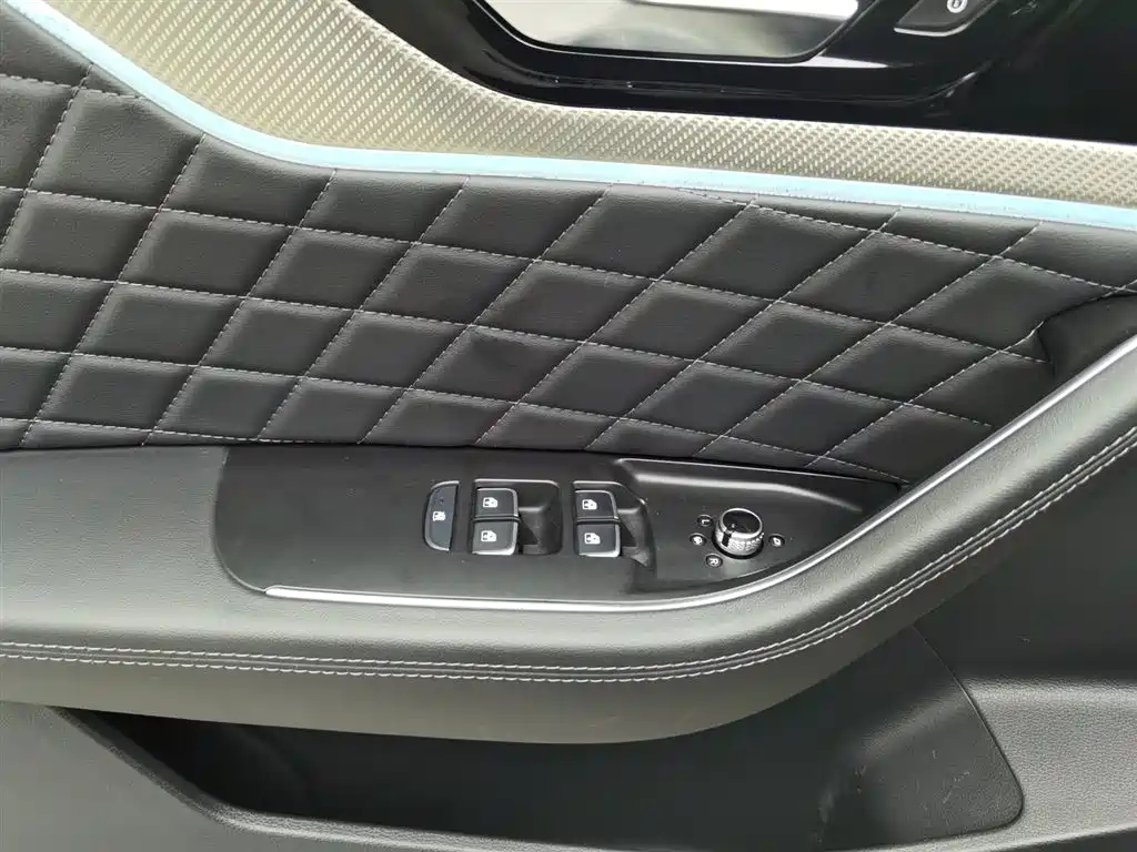 HONGQI HS5 2019