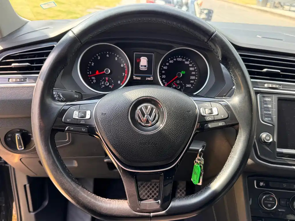 VOLKSWAGEN TIGUAN 2017