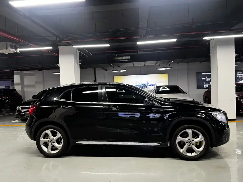 MERCEDES BENZ GLA 2017