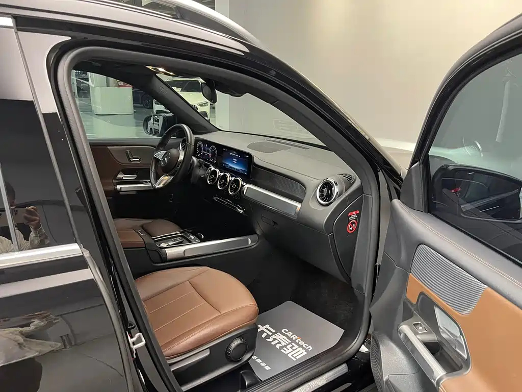 MERCEDES BENZ GLB 2024