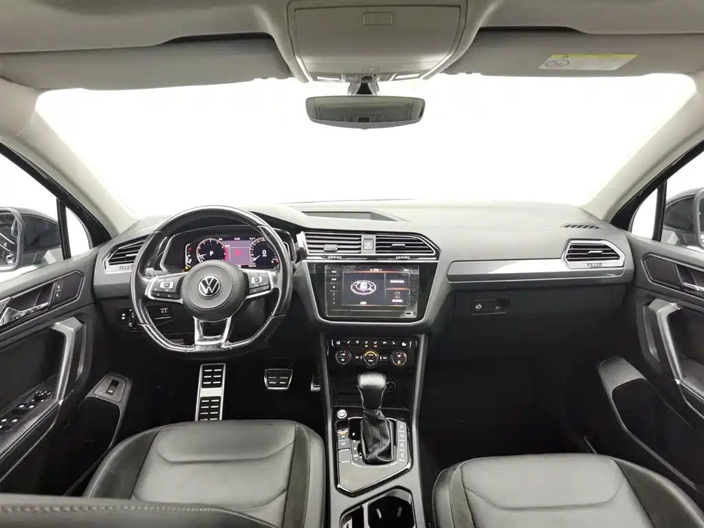 VOLKSWAGEN TIGUAN L 2021
