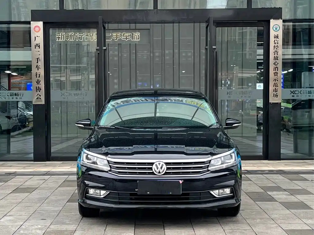 VOLKSWAGEN PASSAT 2017