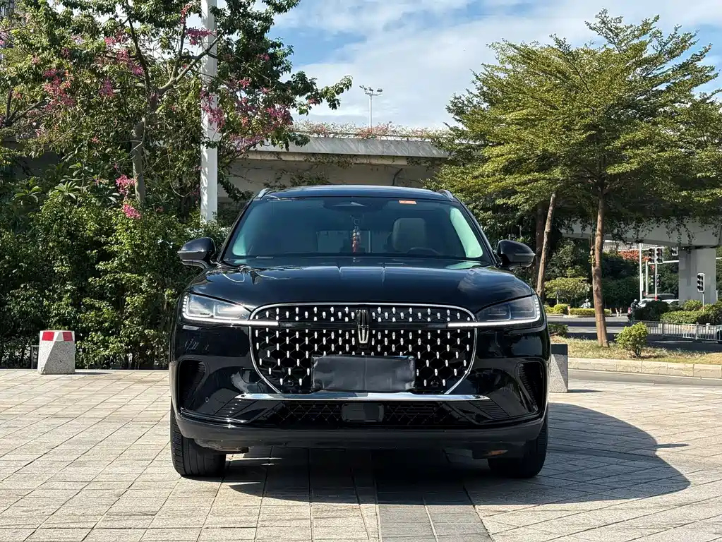 LINCOLN ADVENTURER 2023