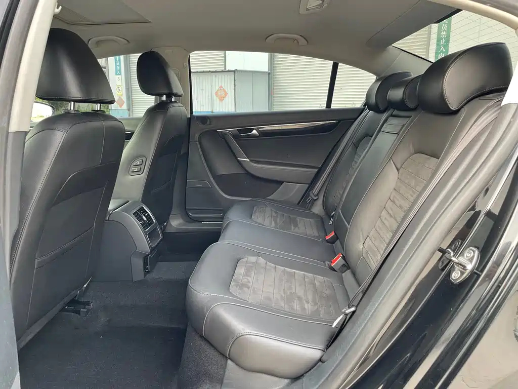 VOLKSWAGEN MAGOTAN 2015