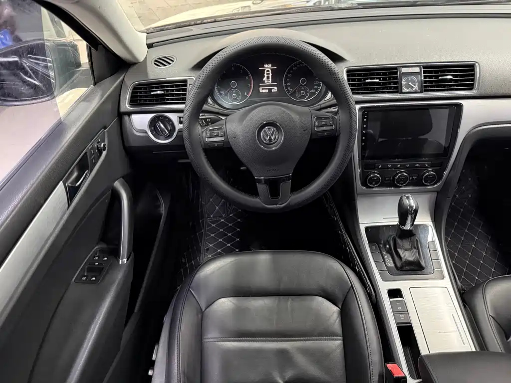 VOLKSWAGEN PASSAT 2015