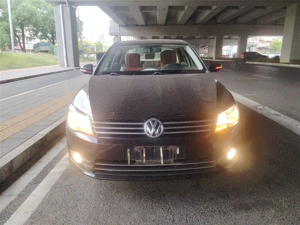 VOLKSWAGEN BORA 2015