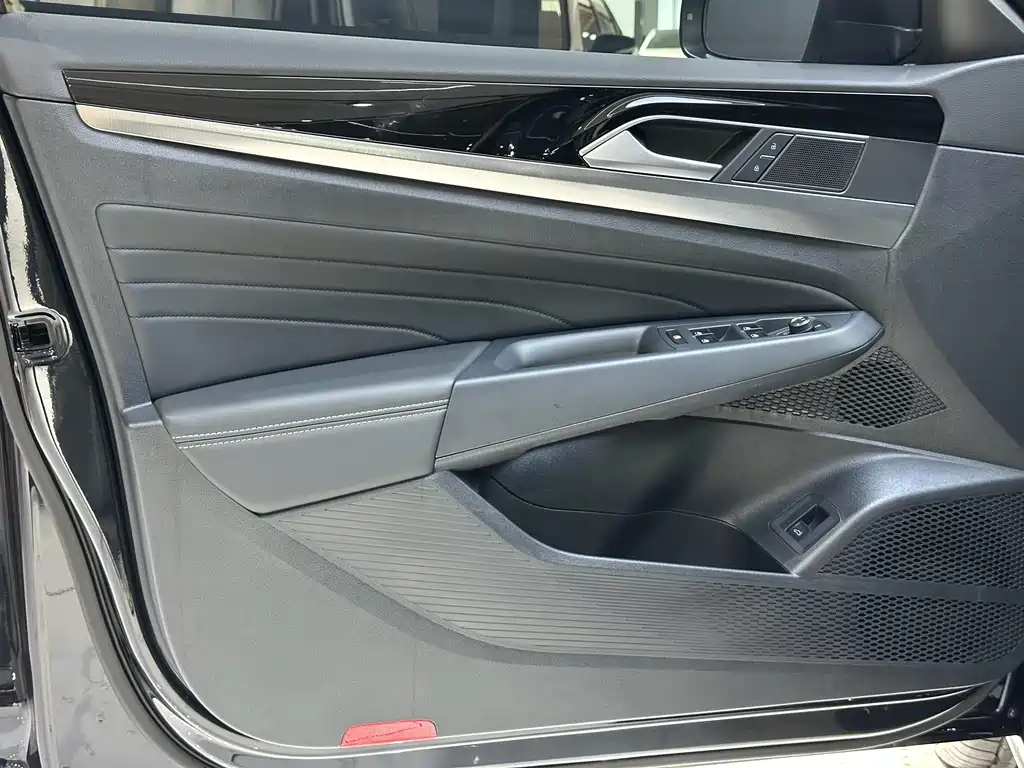 VOLKSWAGEN PASSAT 2025