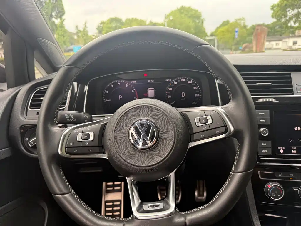 VOLKSWAGEN GOLF 2020