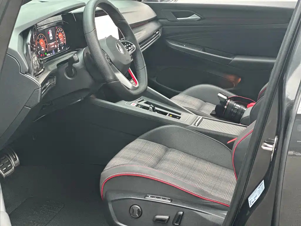 VOLKSWAGEN GOLF GTI 2022