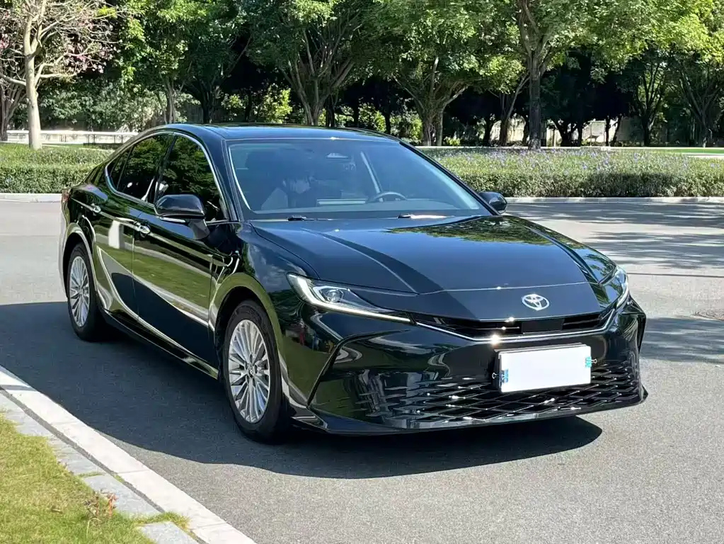 TOYOTA CAMRY 2025
