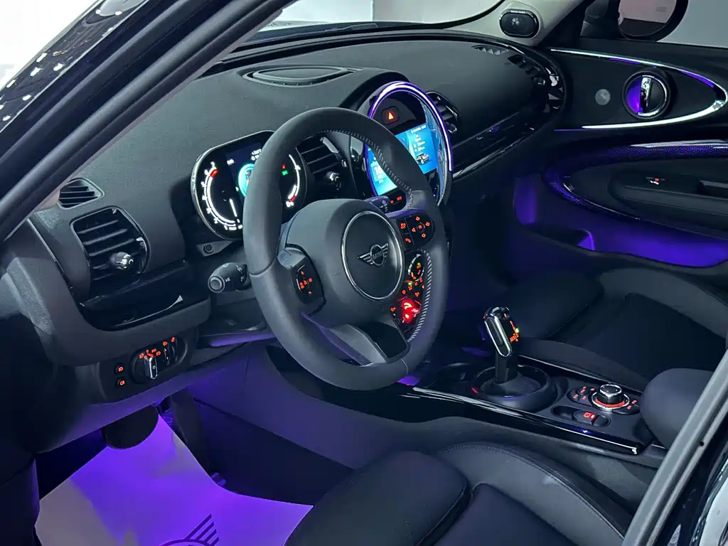 MINI CLUBMAN 2023