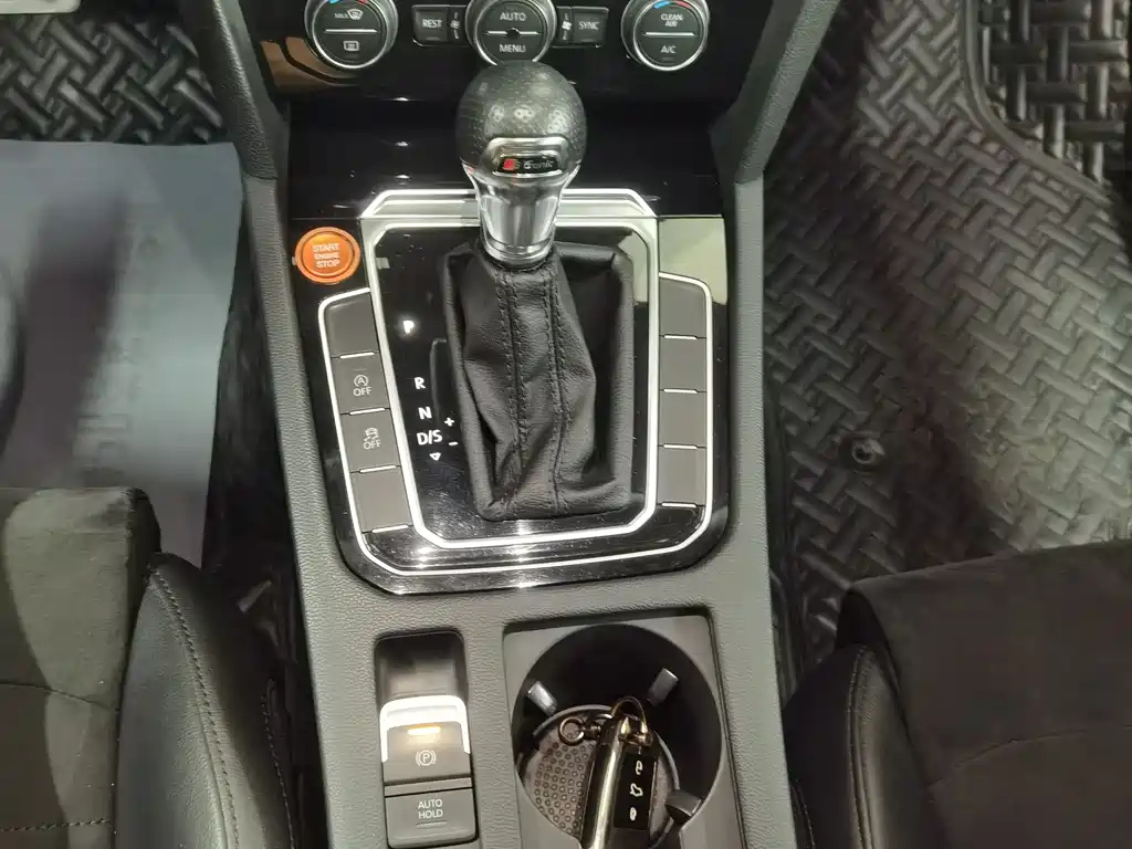 VOLKSWAGEN MAGOTAN 2018