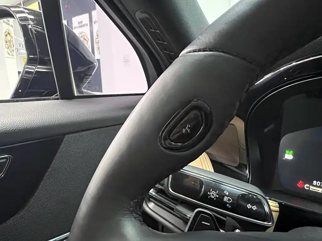 LINCOLN ADVENTURER 2021