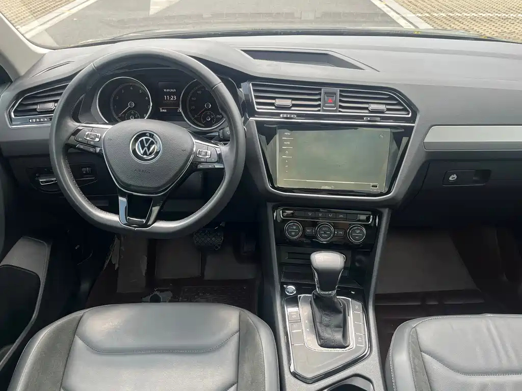 VOLKSWAGEN TIGUAN L 2021