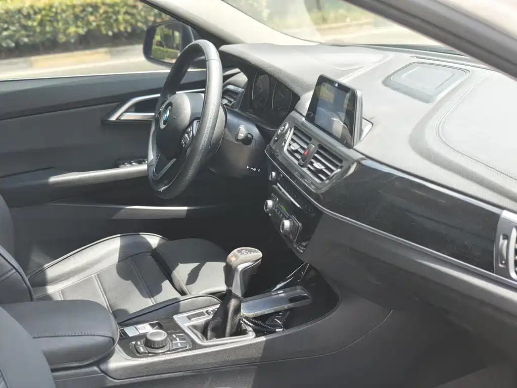 BMW 1-SERIES 2018