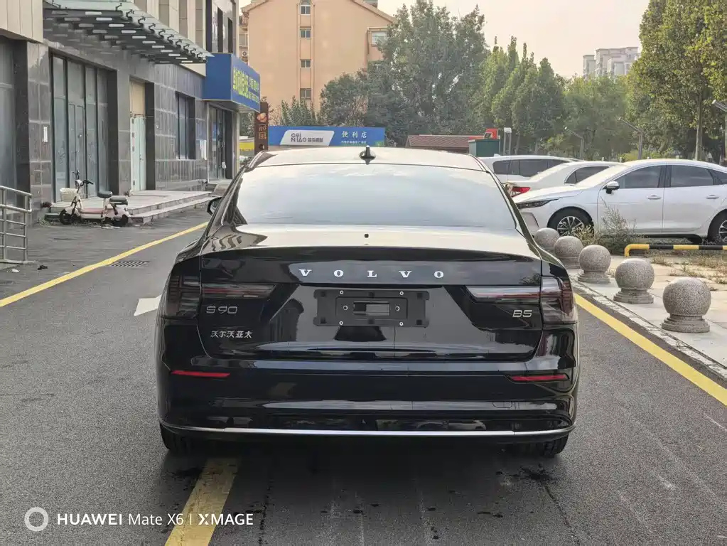 VOLVO S90 2025