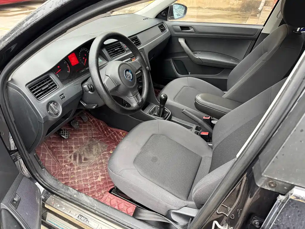 VOLKSWAGEN SANTANA 2016
