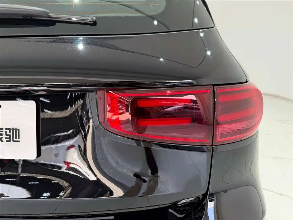 MERCEDES BENZ GLB 2025