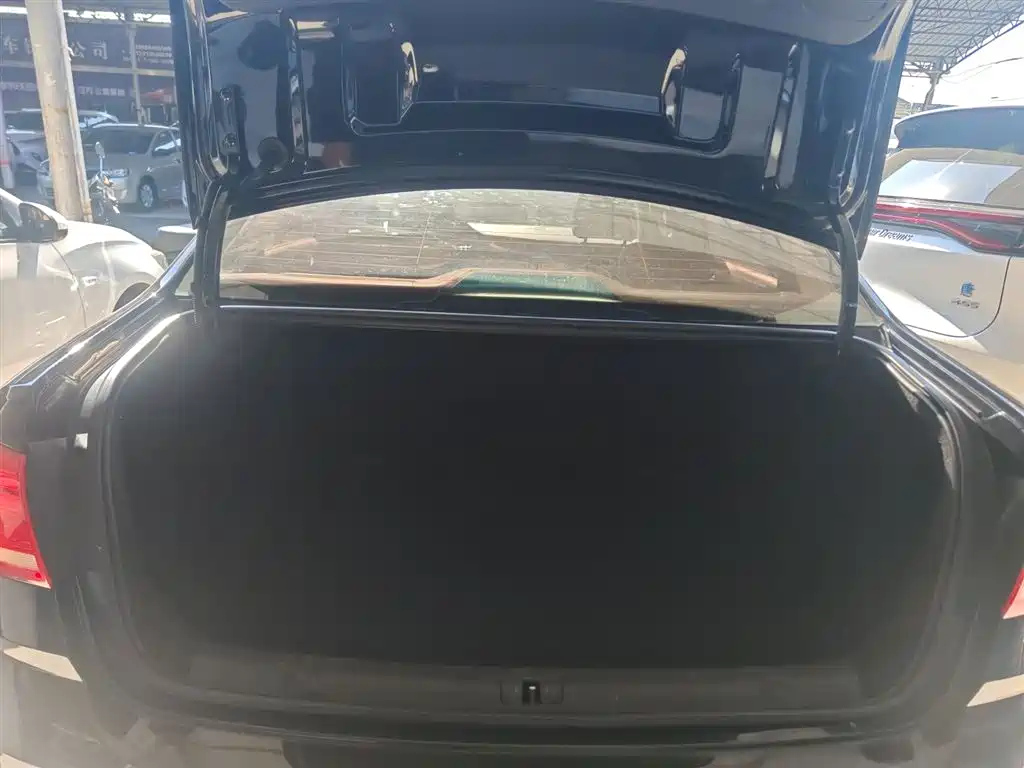 VOLKSWAGEN LAVIDA 2016