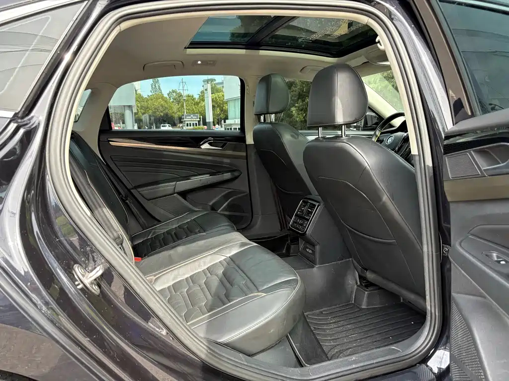 VOLKSWAGEN PASSAT 2019