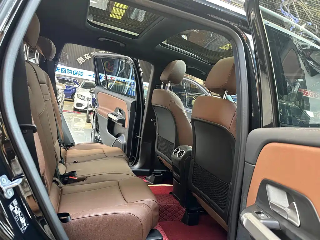 MERCEDES BENZ GLB 2024