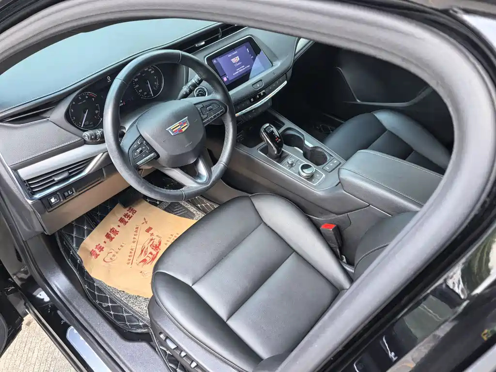 CADILLAC XT4 2021
