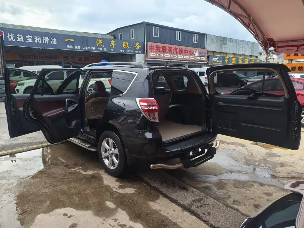 TOYOTA RAV4 RONGFANG 2013