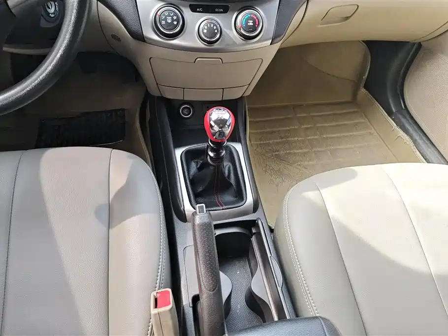 HYUNDAI CELESTA 2015