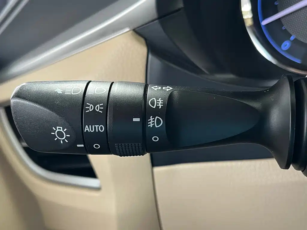 TOYOTA COROLLA 2015