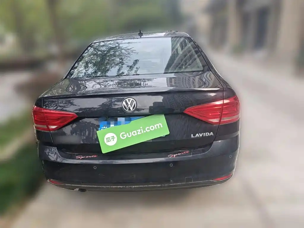 VOLKSWAGEN LAVIDA 2015