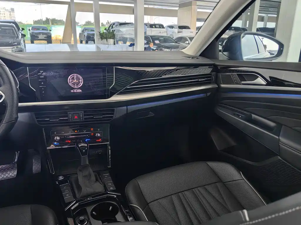 VOLKSWAGEN PASSAT 2024