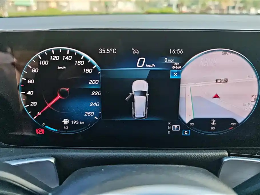 MERCEDES BENZ GLB 2023