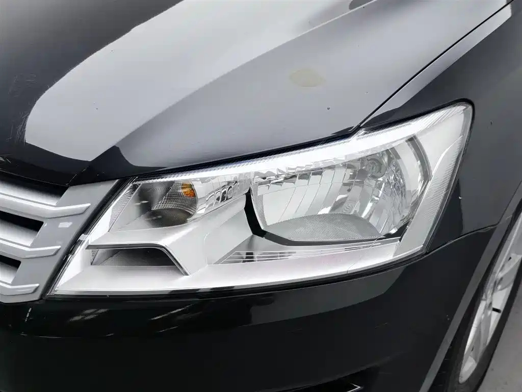 VOLKSWAGEN SANTANA 2017