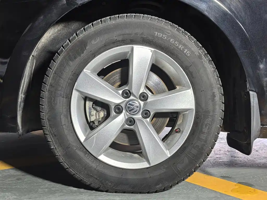 VOLKSWAGEN LAVIDA 2016