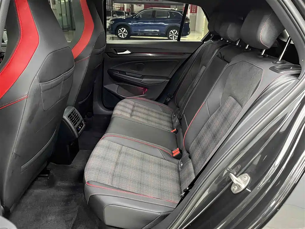 VOLKSWAGEN GOLF GTI 2021