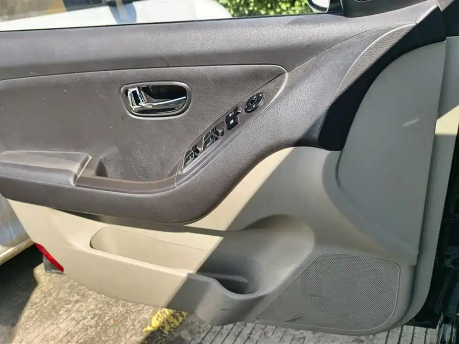 HYUNDAI CELESTA 2011