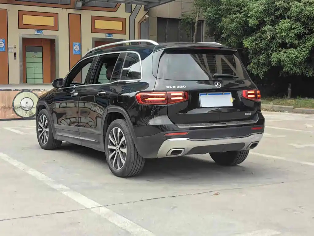 MERCEDES BENZ GLB 2023