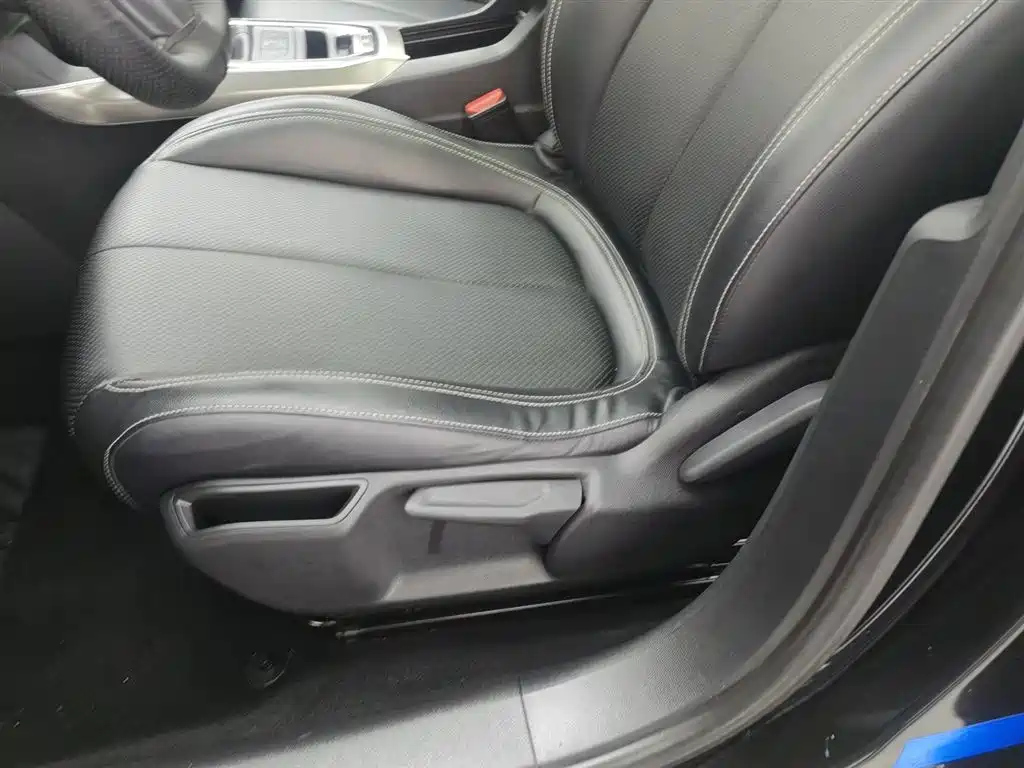 PEUGEOT 408 2015