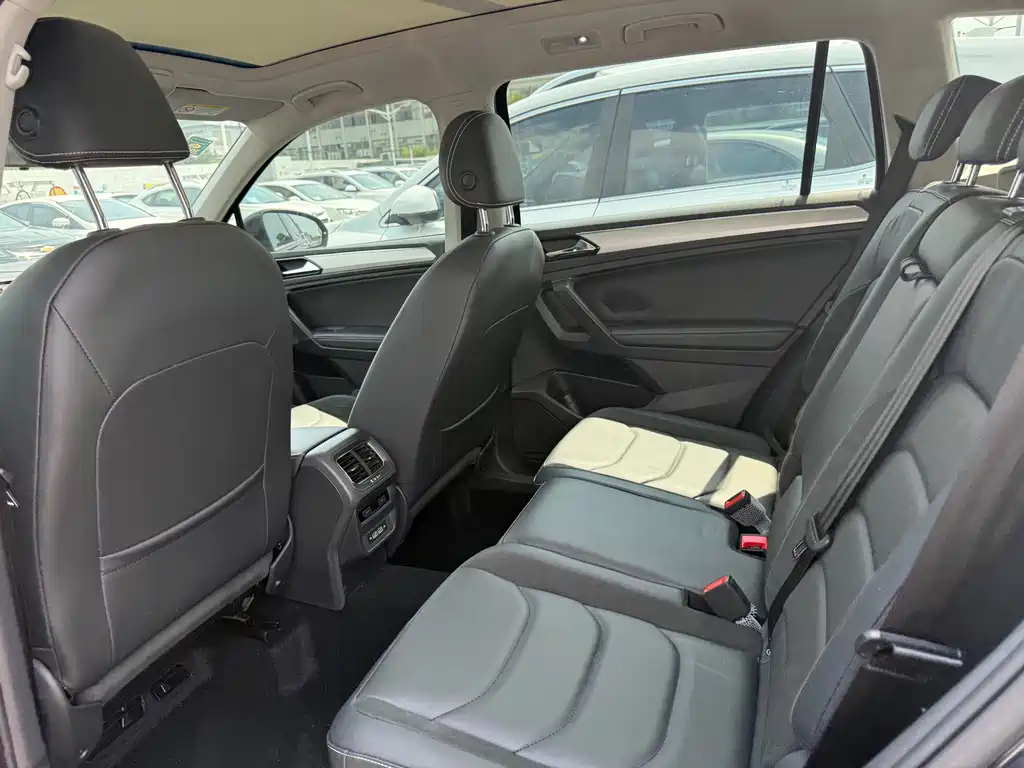 VOLKSWAGEN TIGUAN L 2020