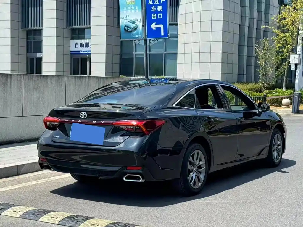 TOYOTA AVALON 2019