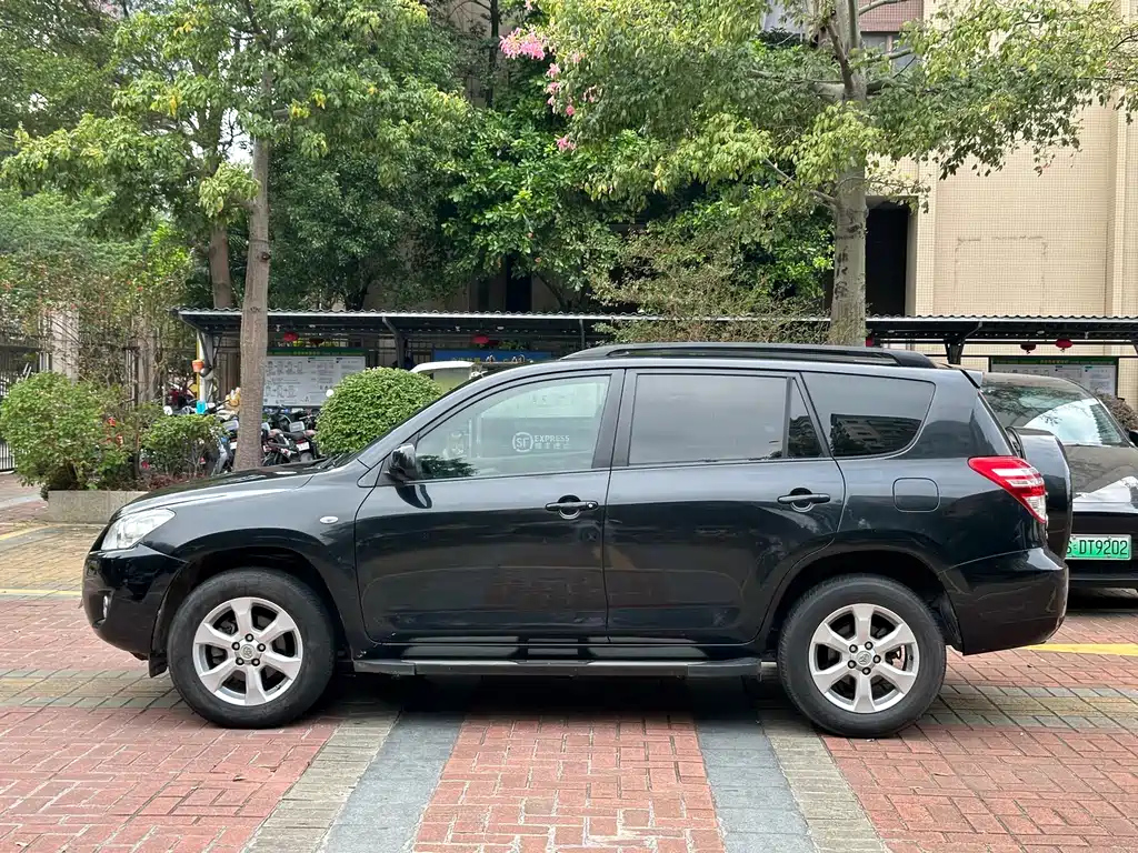 TOYOTA RAV4 RONGFANG 2011