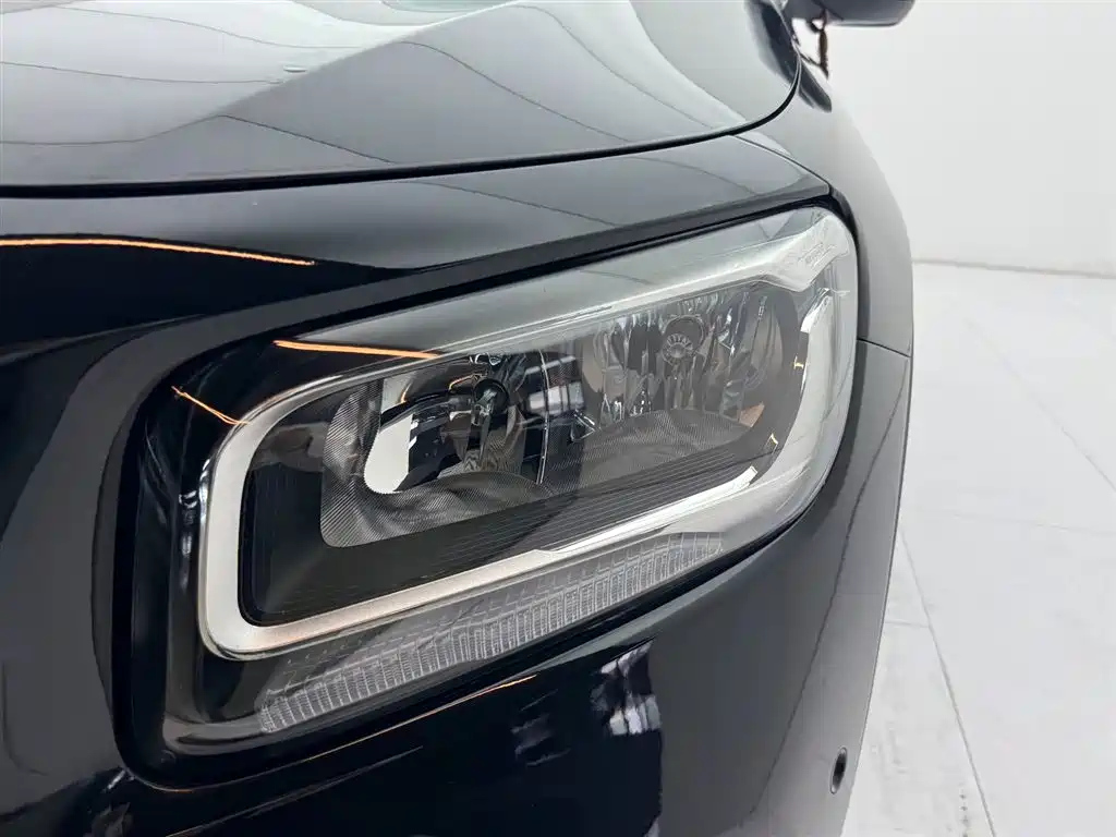 MERCEDES BENZ GLB 2021