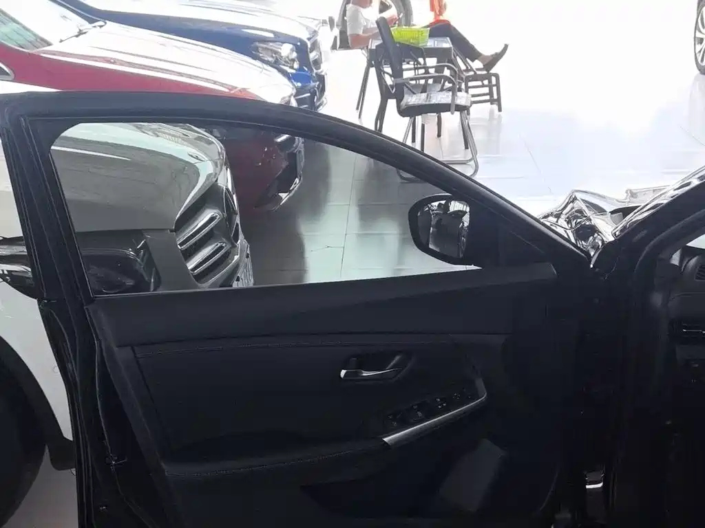 NISSAN SYLPHY 2025