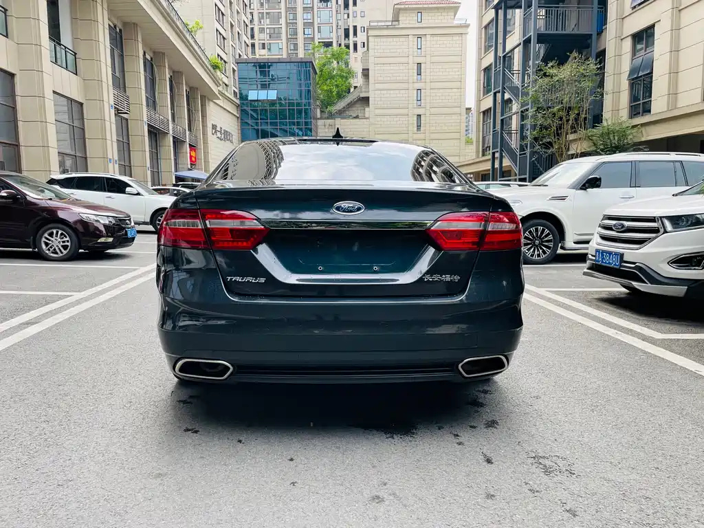 FORD TAURUS 2018