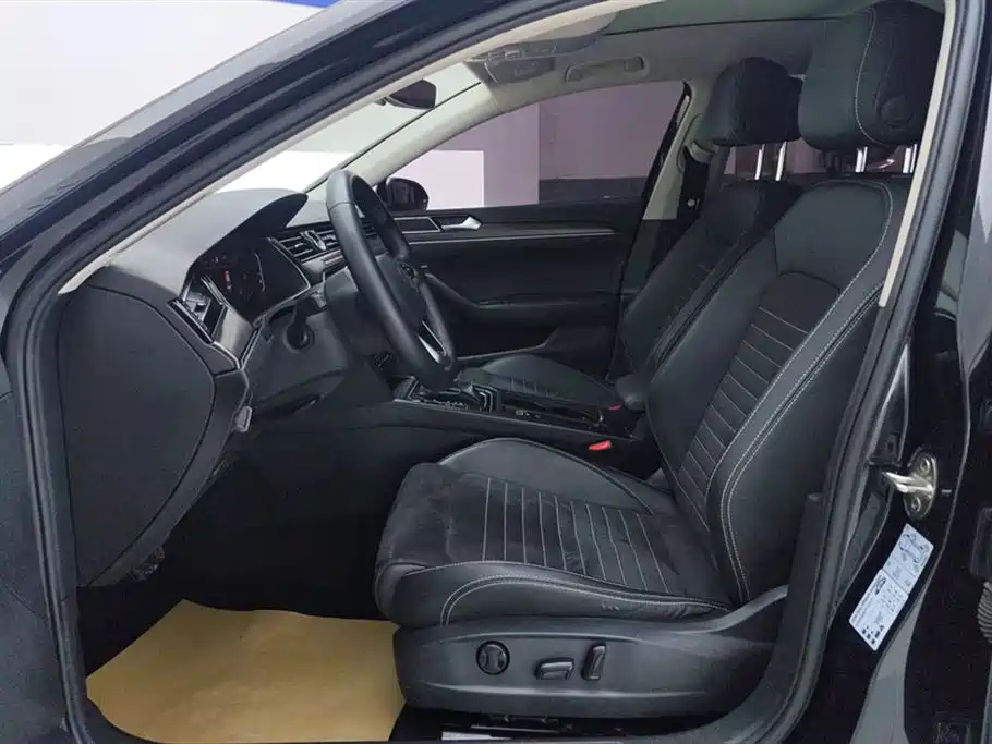 VOLKSWAGEN MAGOTAN 2021