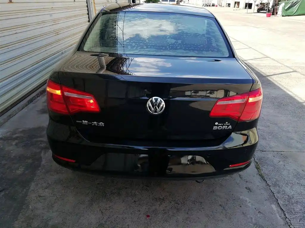 VOLKSWAGEN BORA 2014