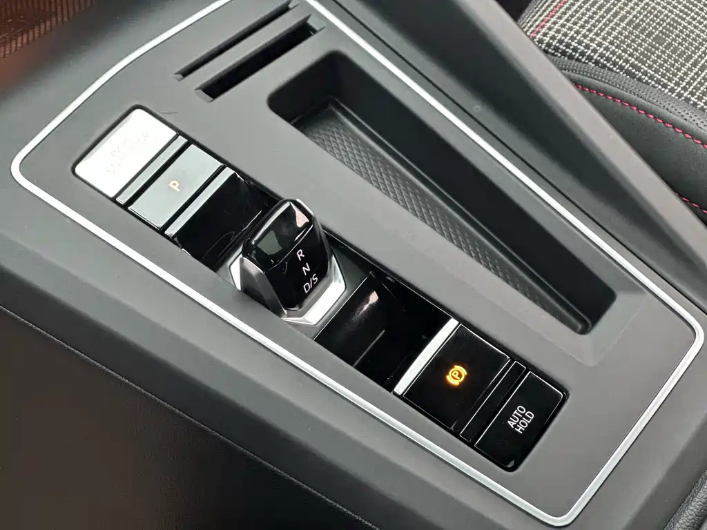 VOLKSWAGEN GOLF GTI 2022