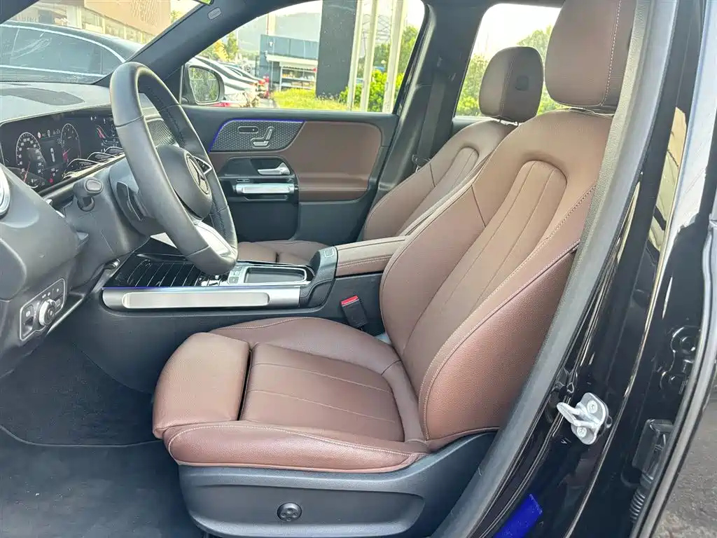 MERCEDES BENZ GLB 2025