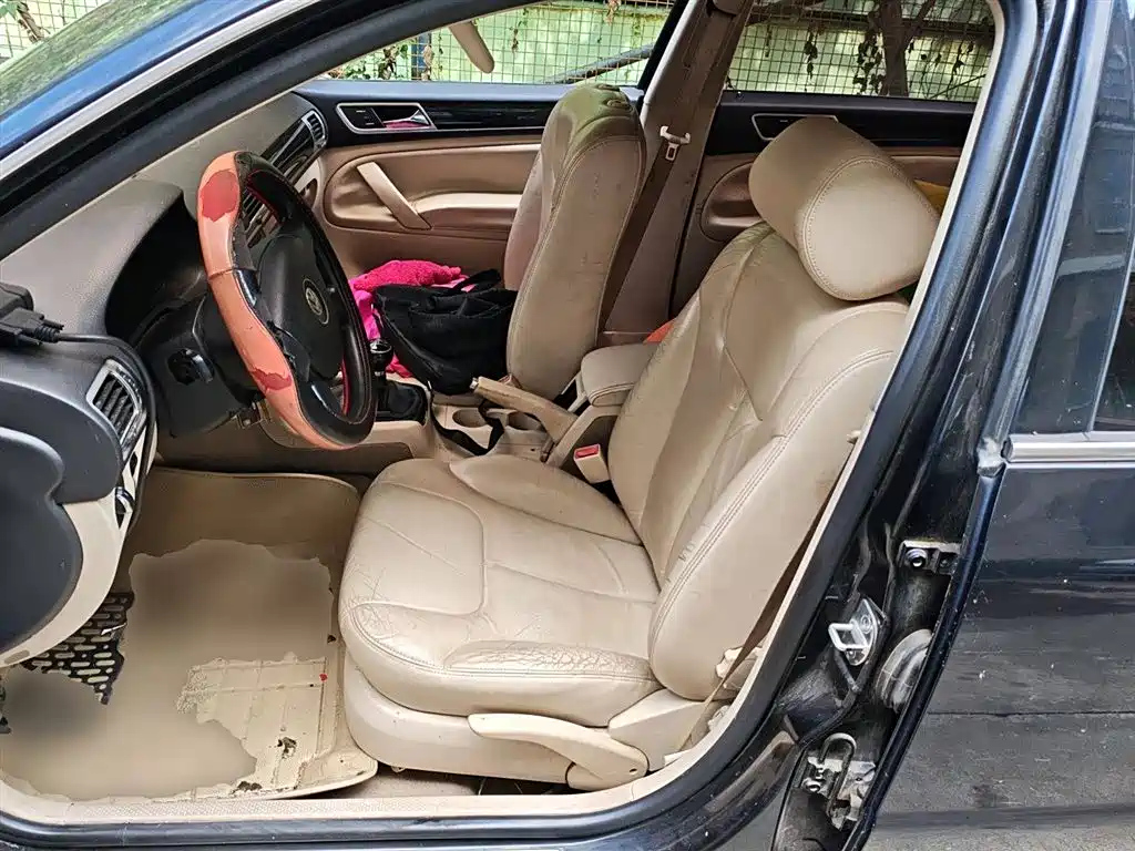 VOLKSWAGEN PASSAT LINGYU 2011